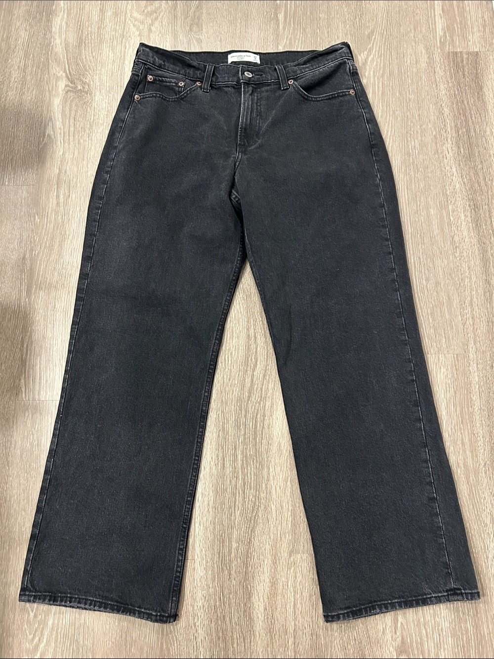 Abercrombie & Fitch - The Baggy Low Rise Curve Love Jeans